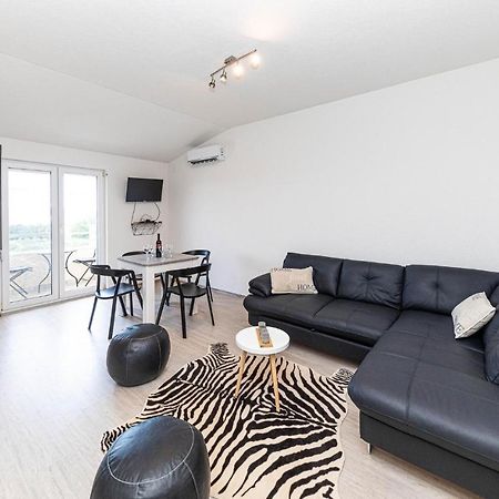 Stunning Apartment In Kastel Luksic With Wifi Kaštela 외부 사진