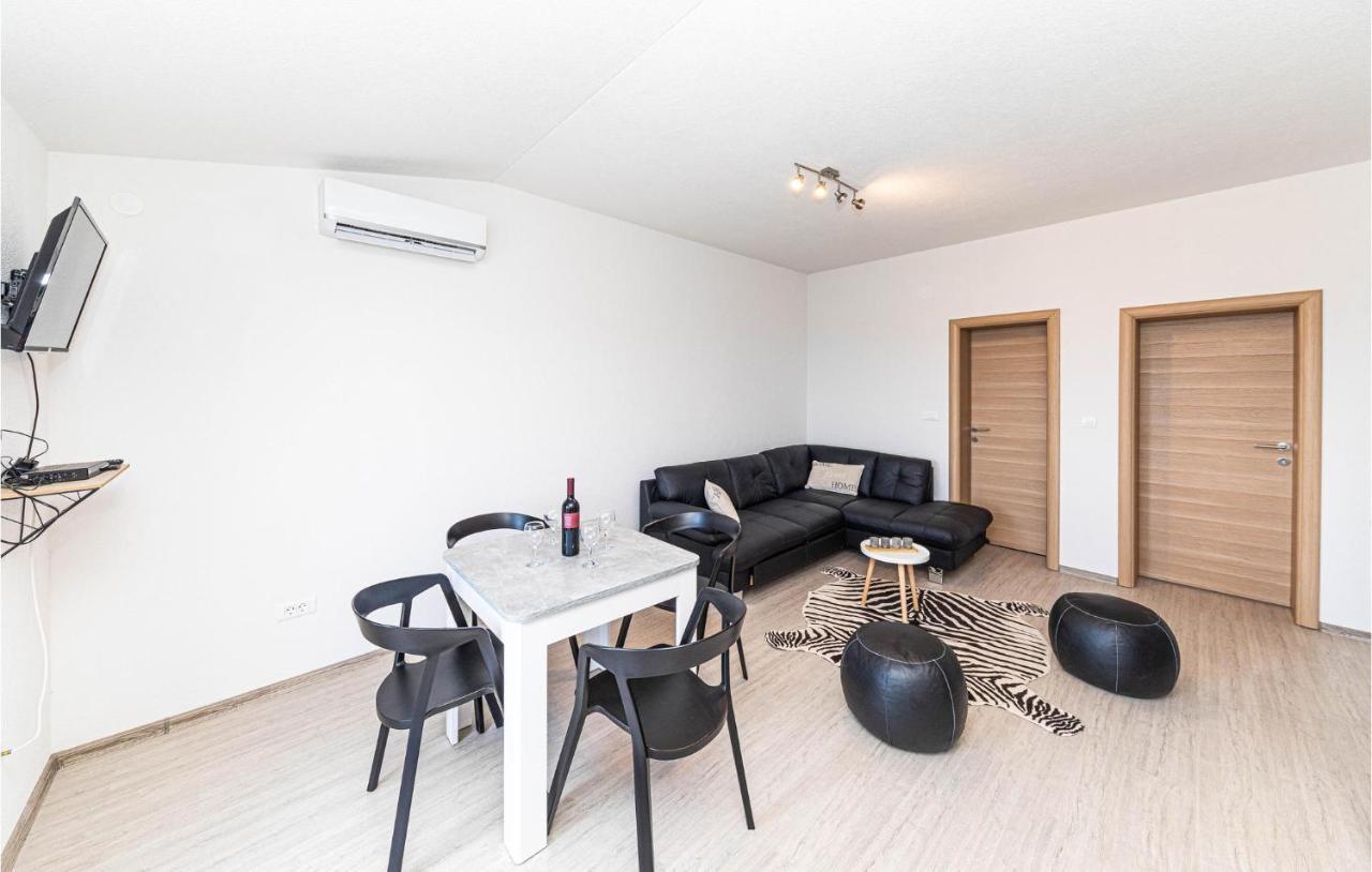 Stunning Apartment In Kastel Luksic With Wifi Kaštela 외부 사진