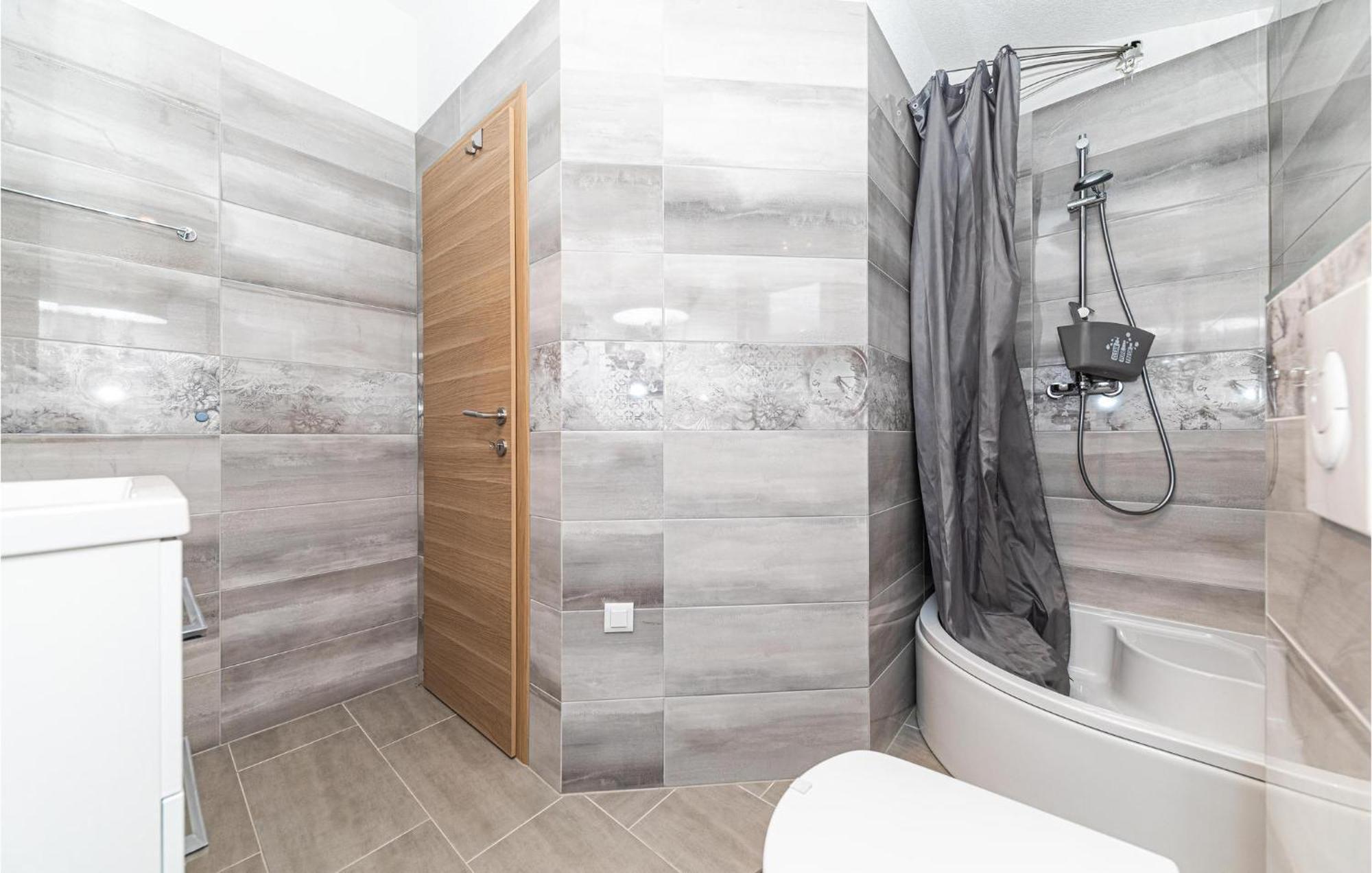 Stunning Apartment In Kastel Luksic With Wifi Kaštela 외부 사진